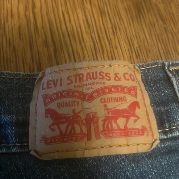 Levi’s Floral Embroidered Denim Shorts Rolled Up Hem Size 31 - Picture 3 of 7